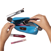 Necessaire de Nylon Colorido Com Detalhes em Couro Sintético.